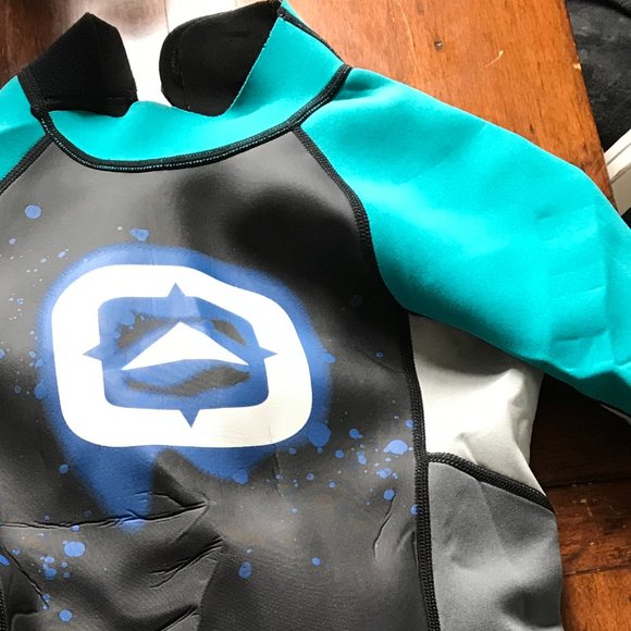 THIS ITEM IS SOLD! Girls/Boys Wet Suit - Picture 2 of 4